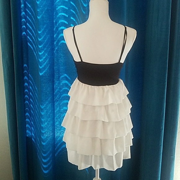 Black & Ivory  ruffled Dress - Picture 4 of 5
